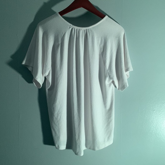 GAP Soft Knit Curved Hem Smocked Back Relaxed Fit T-shirt - Picture 4 of 4